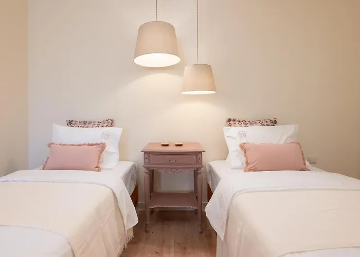 Gaya Avenue Flats - Elegant Contemporary Flats With Balcony