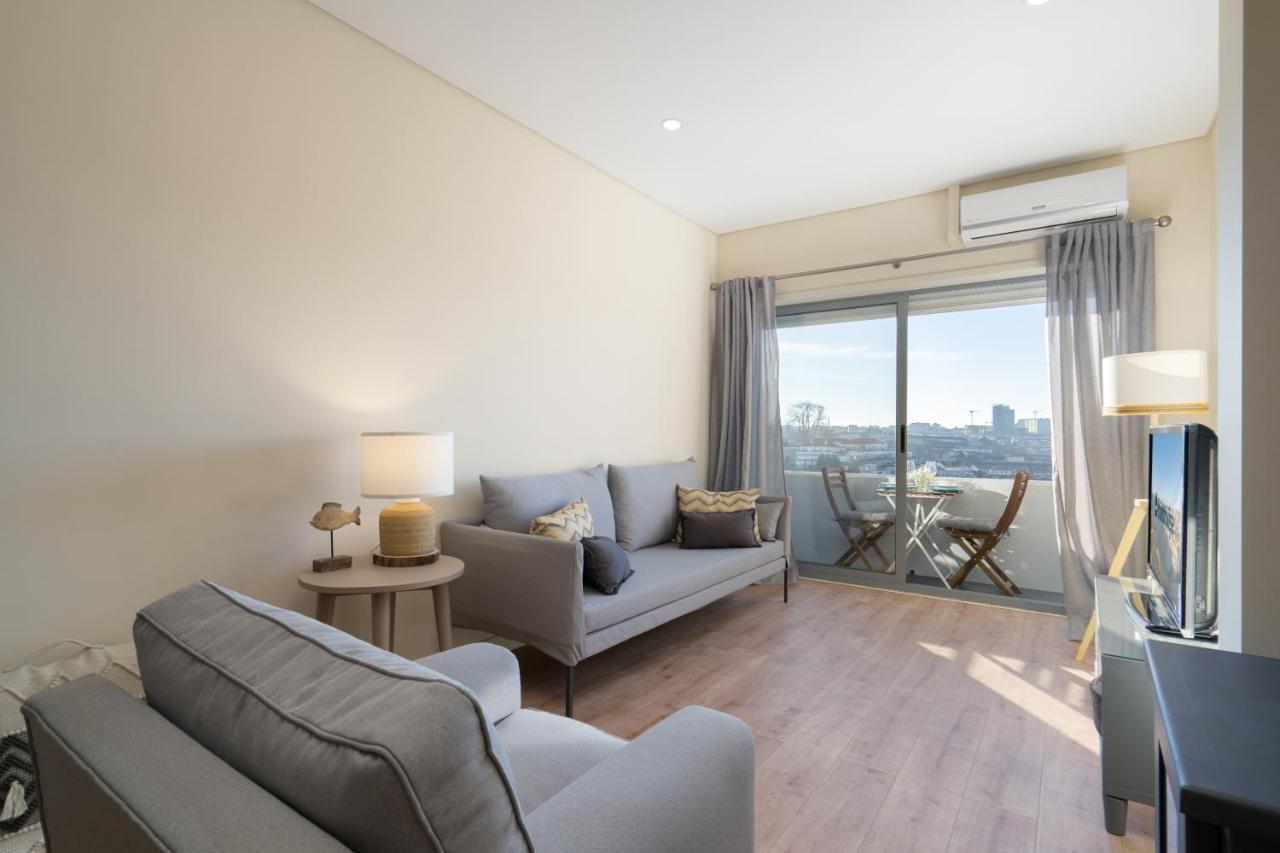 Gaya Avenue Flats - Elegant Contemporary Flats With Balcony *